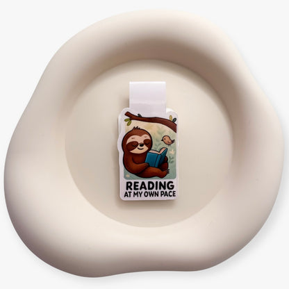 Embrace a calm flow with this sloth magnetic bookmark, designed for soft-pace readers and introverts who honour stillness and timing.
