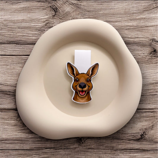 Overstimulated minds will find stillness with this kangaroo magnetic bookmark, ideal for introverts, deep feelers and soft-paced readers.