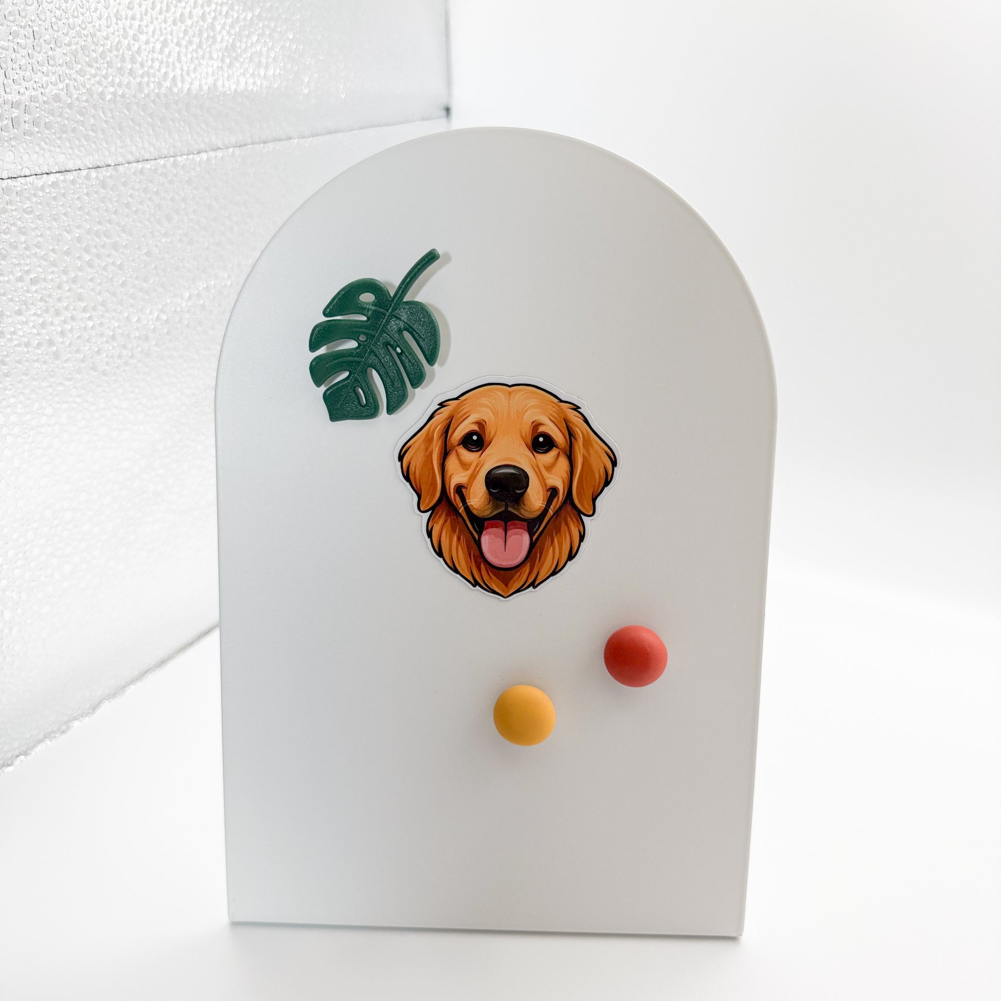 Scattered energy finds inner guidance with this Golden Retriever magnet, a thoughtful pick for quiet leaders, nurturers, and loyal companions.